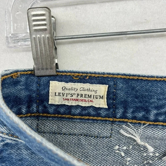 Levi's Jean Shorts Womens Sz 27 Blue Medium Wash High Rise Premium Distressed - Picture 10 of 13